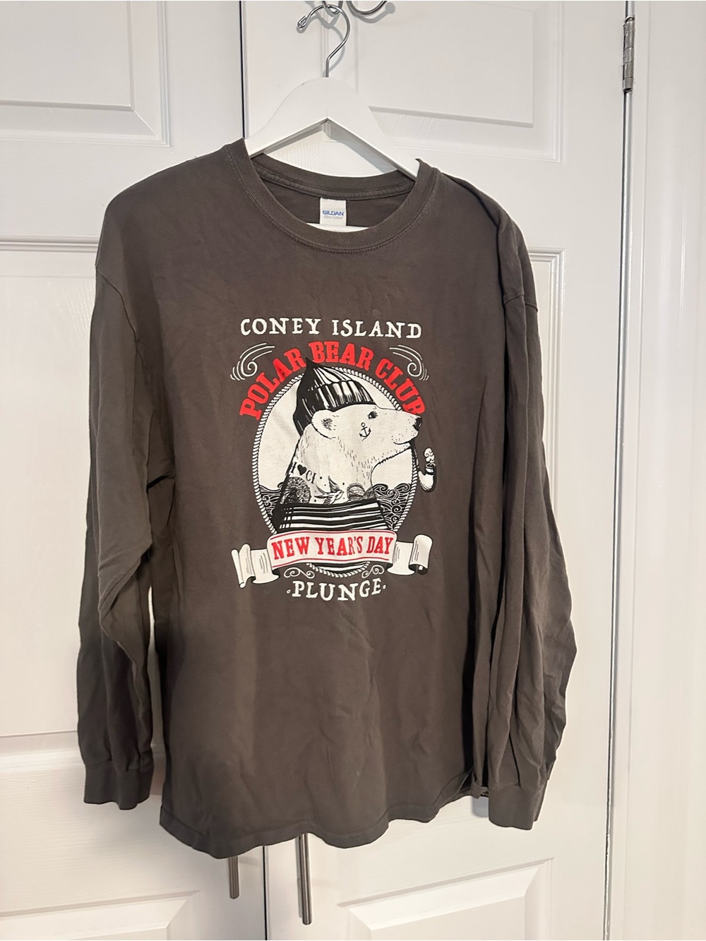 Gibson Brown Long-Sleeve Graphic Tee with Red and Cream Accents